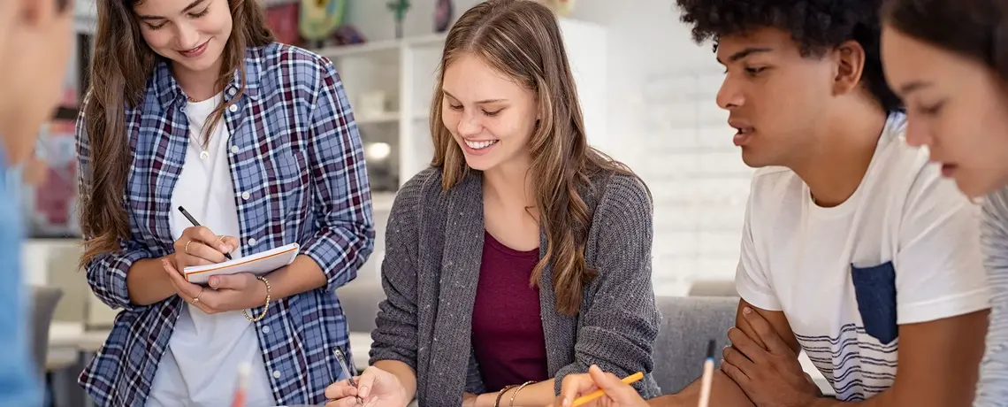 Junge Menschen in der Schule